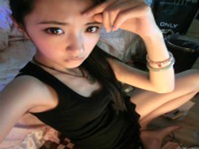 娇小亚洲人咂一黑色迪克,街头新宠，亚洲女性演绎时尚传奇